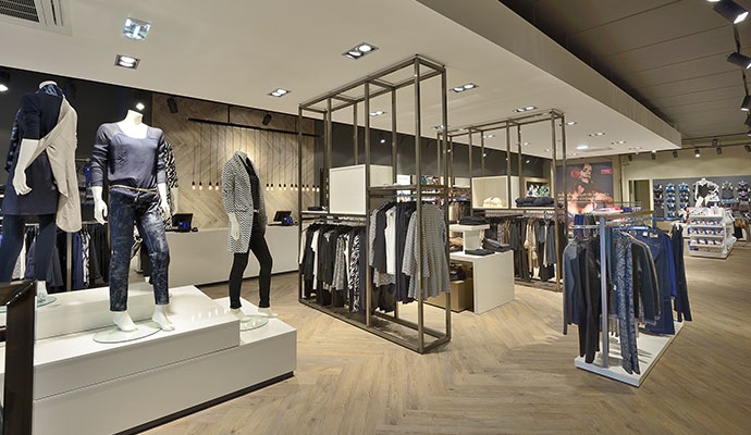 Dennis van Burger Moda