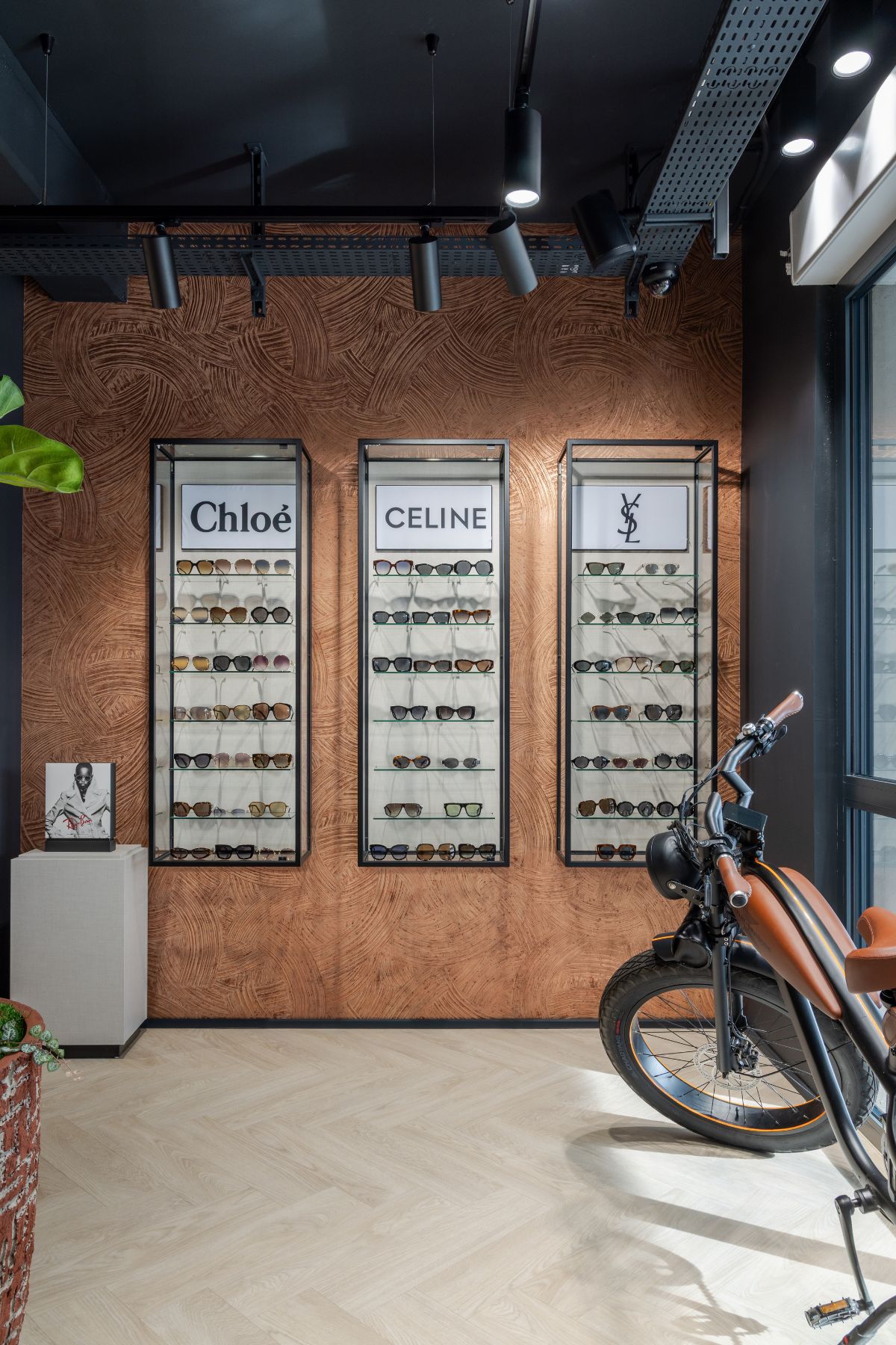 Universeel ontwerp wandpresentatie Deny Optic